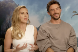 From kissing at the Jurassic World Rebirth premiere to chocolate raisins – we spoke to Scarlett Johansson and Jonathan Bailey and are even more onboard with this friendship